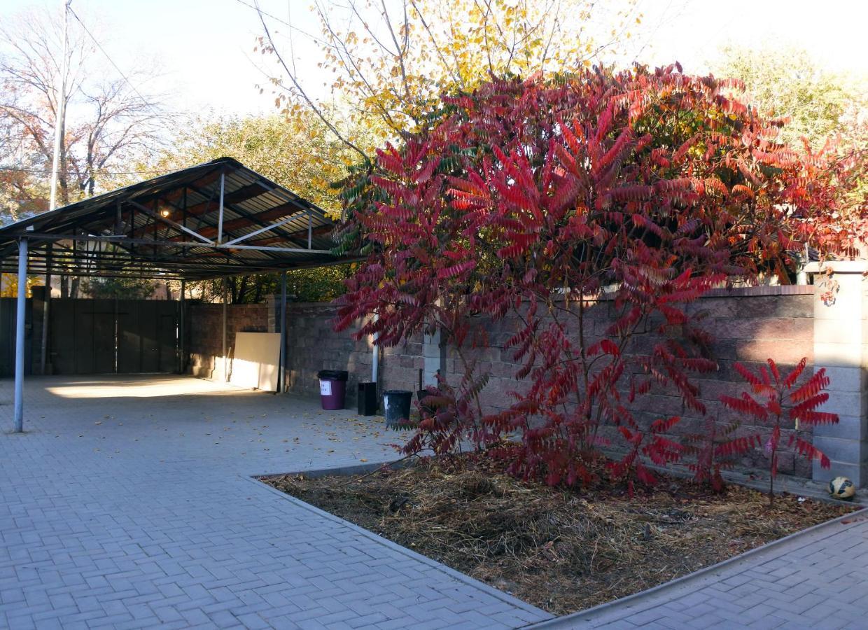 Almaty Backpackers Exterior foto
